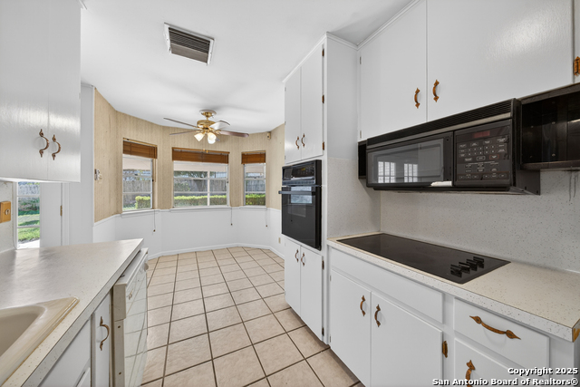 Listing photo id 10 for 3802 Oak  