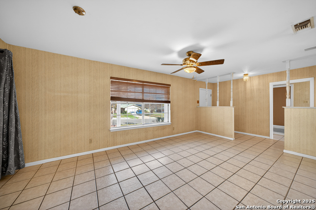 Listing photo id 12 for 3802 Oak  