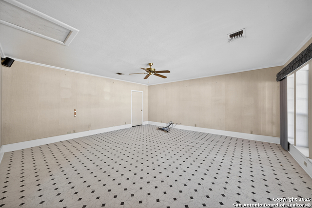 Listing photo id 14 for 3802 Oak  