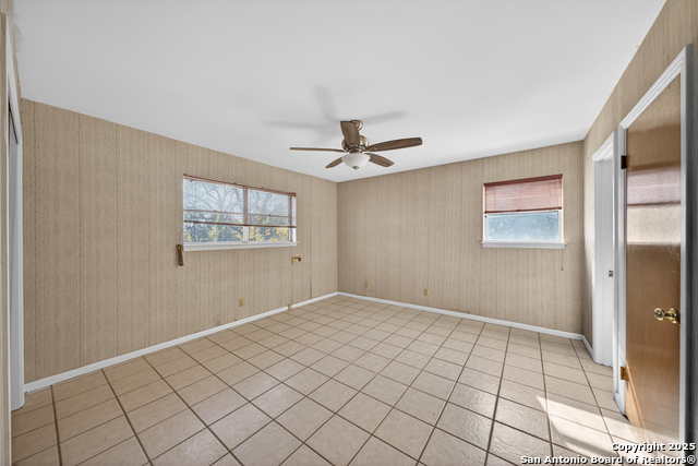 Listing photo id 16 for 3802 Oak  