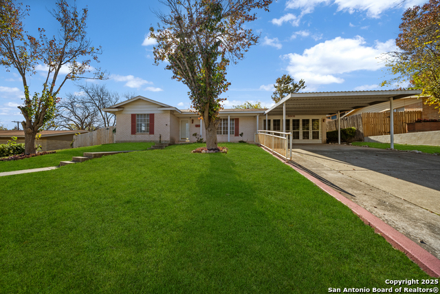 Listing photo id 0 for 3802 Oak  