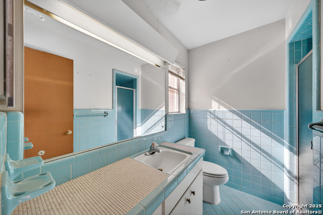 Listing photo id 18 for 3802 Oak  