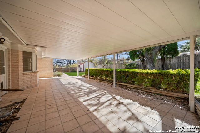 Listing photo id 23 for 3802 Oak  