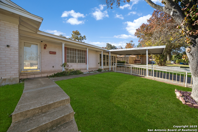 Listing photo id 2 for 3802 Oak  