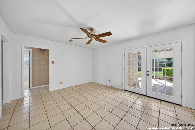 Listing photo id 6 for 3802 Oak  