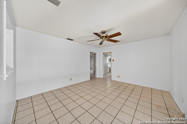 Listing photo id 7 for 3802 Oak  