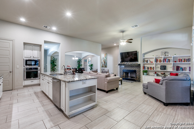 Listing photo id 9 for 3218 Lilly Flower