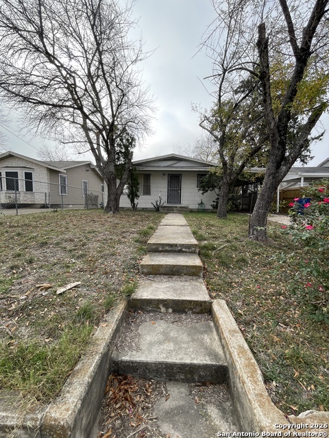 Image 2 of 34 For 910 Grosvenor