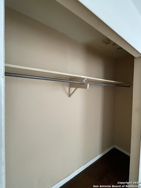 Image 25 of 34 For 910 Grosvenor