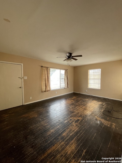 Image 4 of 34 For 910 Grosvenor