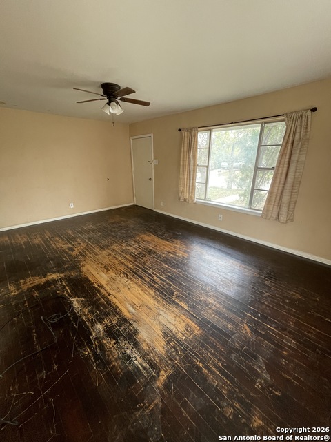 Image 7 of 34 For 910 Grosvenor