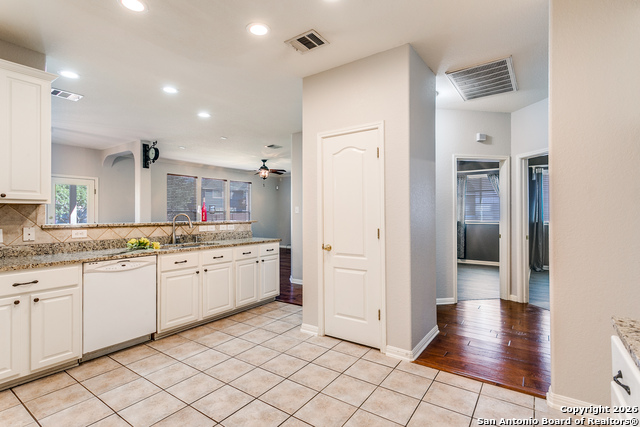 Image 11 of 23 For 407 Neches Branch