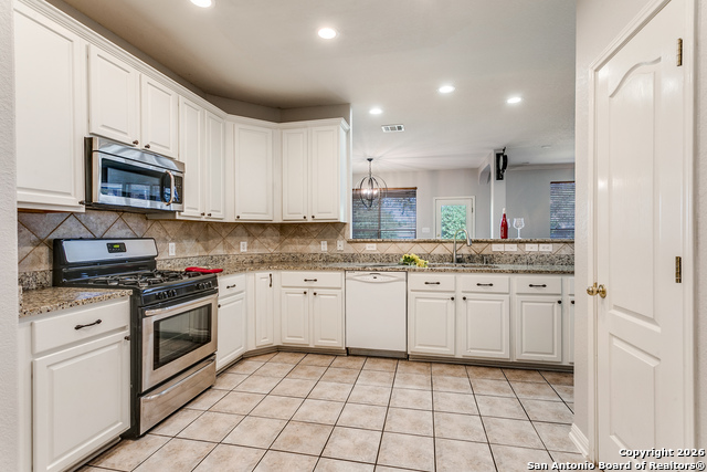 Image 12 of 23 For 407 Neches Branch