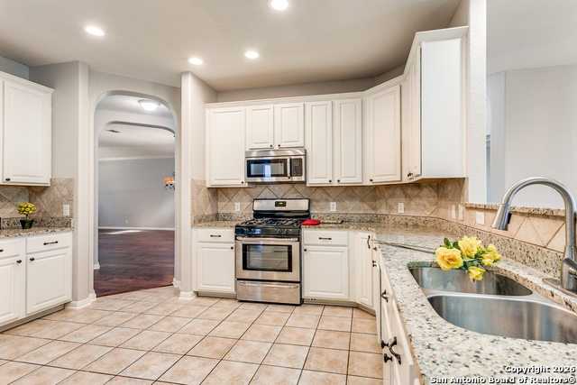 Image 13 of 23 For 407 Neches Branch