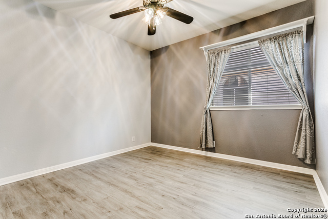 Image 18 of 23 For 407 Neches Branch