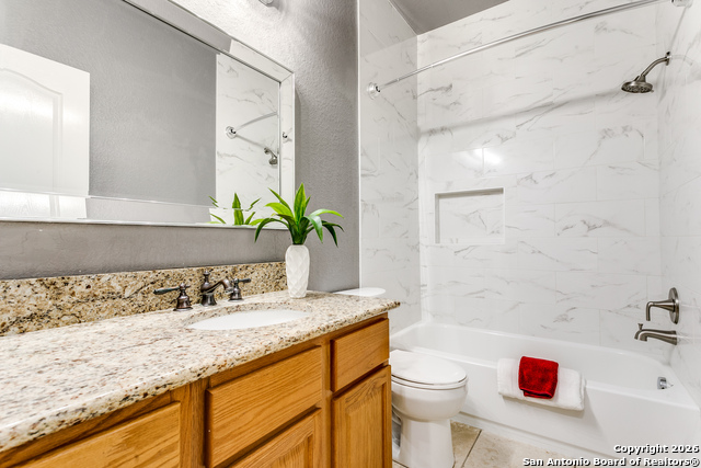 Image 20 of 23 For 407 Neches Branch