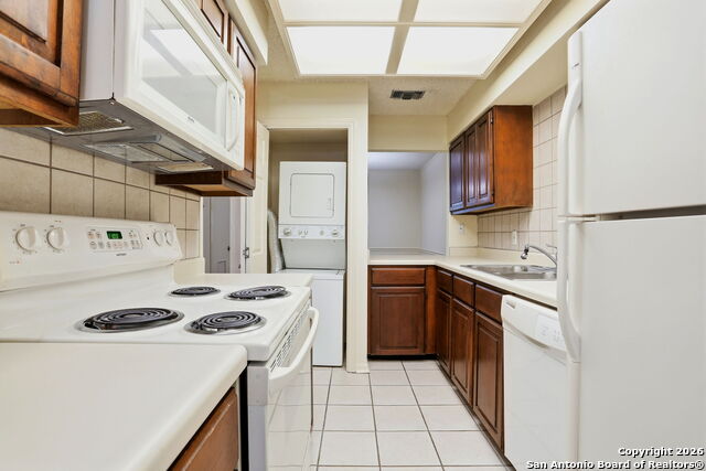 Image 11 of 30 For 7738 Chambers  907