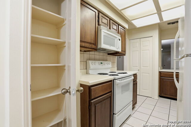 Image 12 of 30 For 7738 Chambers  907