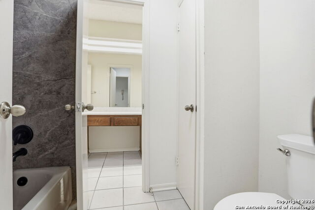 Image 21 of 30 For 7738 Chambers  907