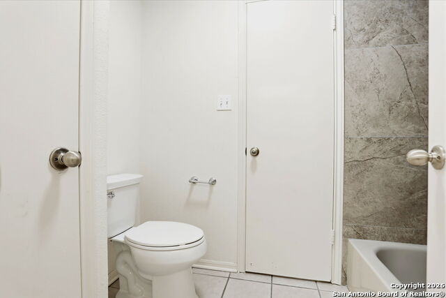 Image 22 of 30 For 7738 Chambers  907