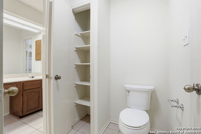 Image 24 of 30 For 7738 Chambers  907