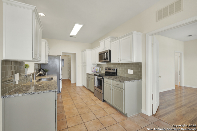 Image 11 of 39 For 2305 Connie  Ste 102