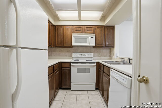 Image 14 of 30 For 7738 Chambers  908