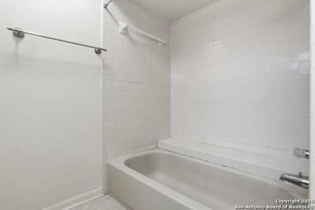 Image 21 of 30 For 7738 Chambers  908