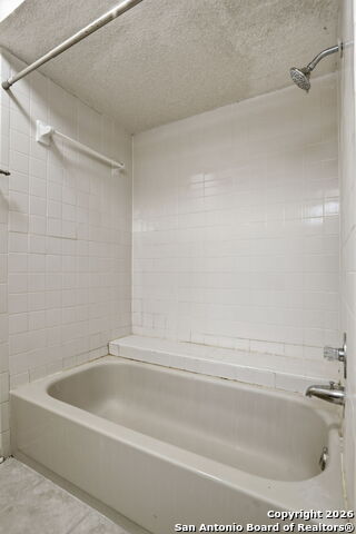 Image 22 of 30 For 7738 Chambers  908