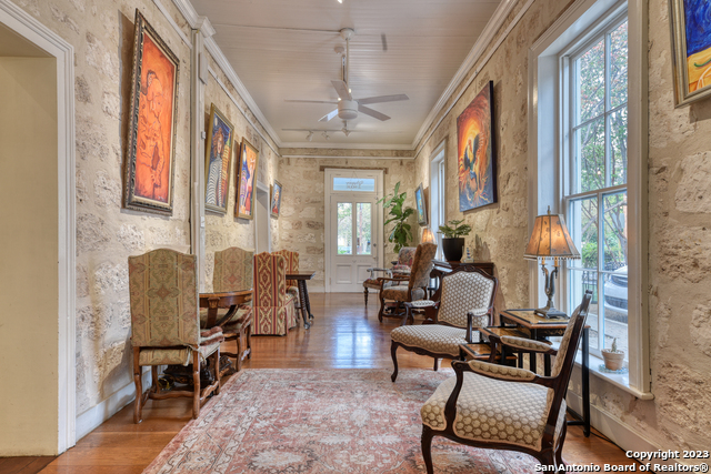 Listing photo id 16 for 1102 Alamo St S