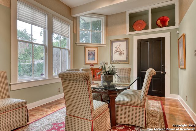 Listing photo id 19 for 1102 Alamo St S