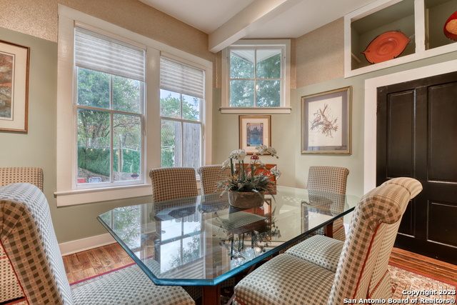 Listing photo id 20 for 1102 Alamo St S