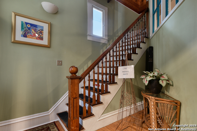 Listing photo id 26 for 1102 Alamo St S