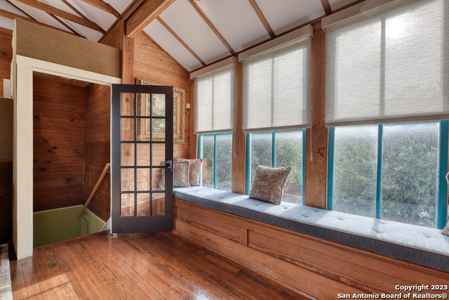 Listing photo id 28 for 1102 Alamo St S