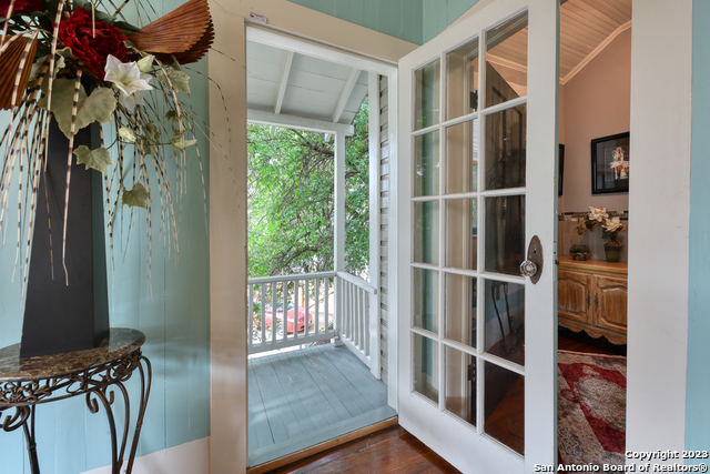 Listing photo id 35 for 1102 Alamo St S