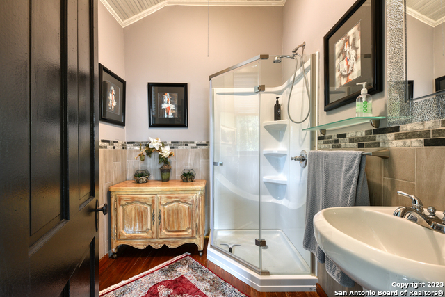 Listing photo id 36 for 1102 Alamo St S