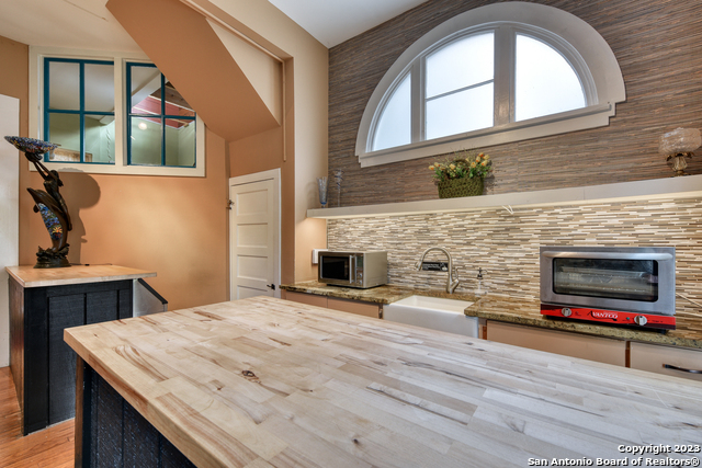 Listing photo id 40 for 1102 Alamo St S