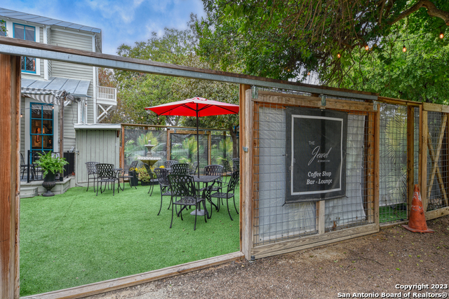 Listing photo id 42 for 1102 Alamo St S