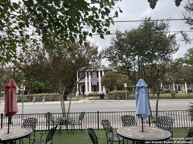 Listing photo id 45 for 1102 Alamo St S