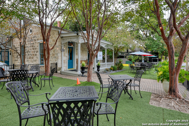 Listing photo id 3 for 1102 Alamo St S