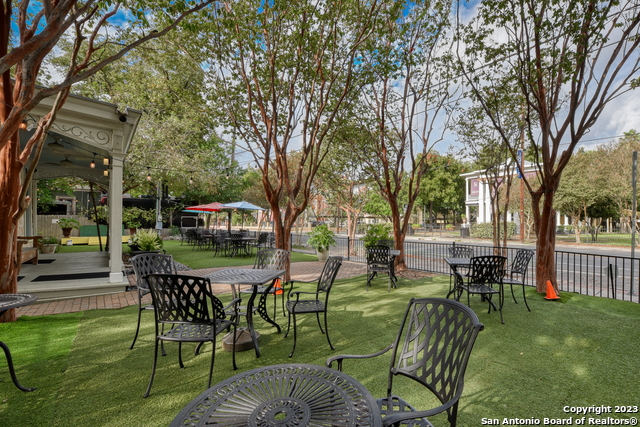 Listing photo id 5 for 1102 Alamo St S