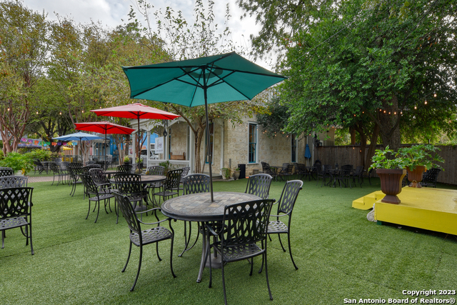 Listing photo id 7 for 1102 Alamo St S