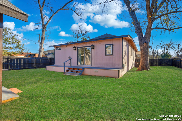 Image 21 of 28 For 611 Barrett  