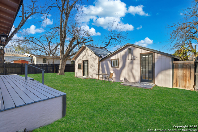 Image 22 of 28 For 611 Barrett  