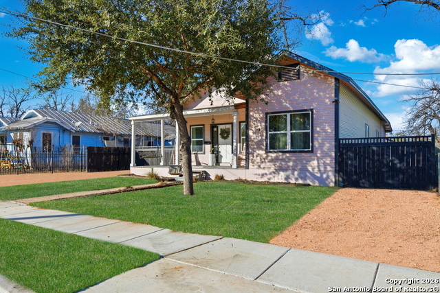 Image 3 of 28 For 611 Barrett  