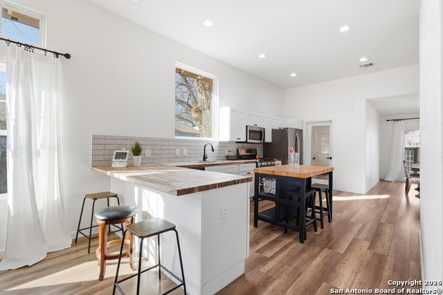 Image 5 of 28 For 611 Barrett  