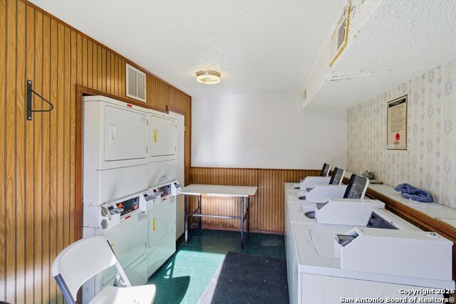 Image 22 of 24 For 7322 Oak Manor #19  19