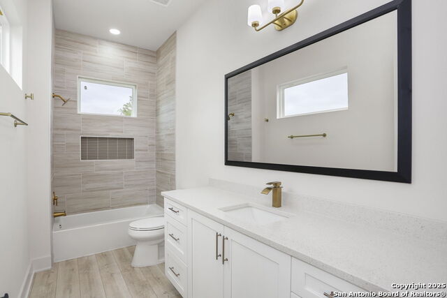 Image 13 of 35 For 11010 Nina  