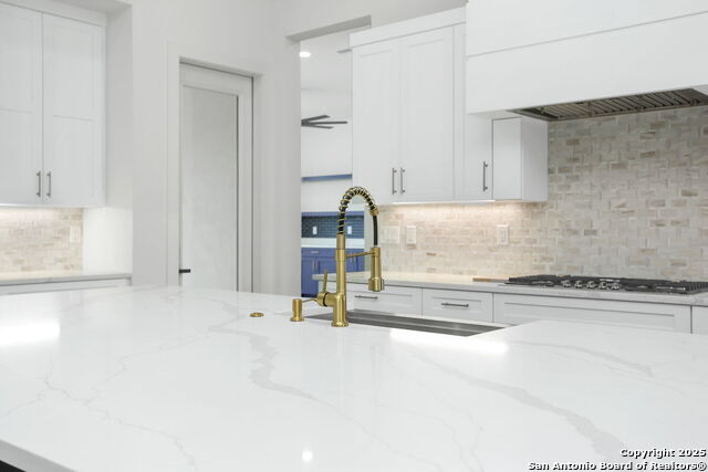 Image 15 of 35 For 11010 Nina  