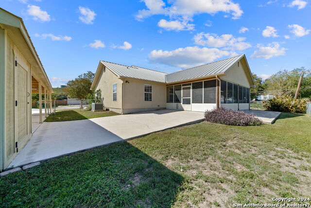 Image 2 of 32 For 1015 Algier  